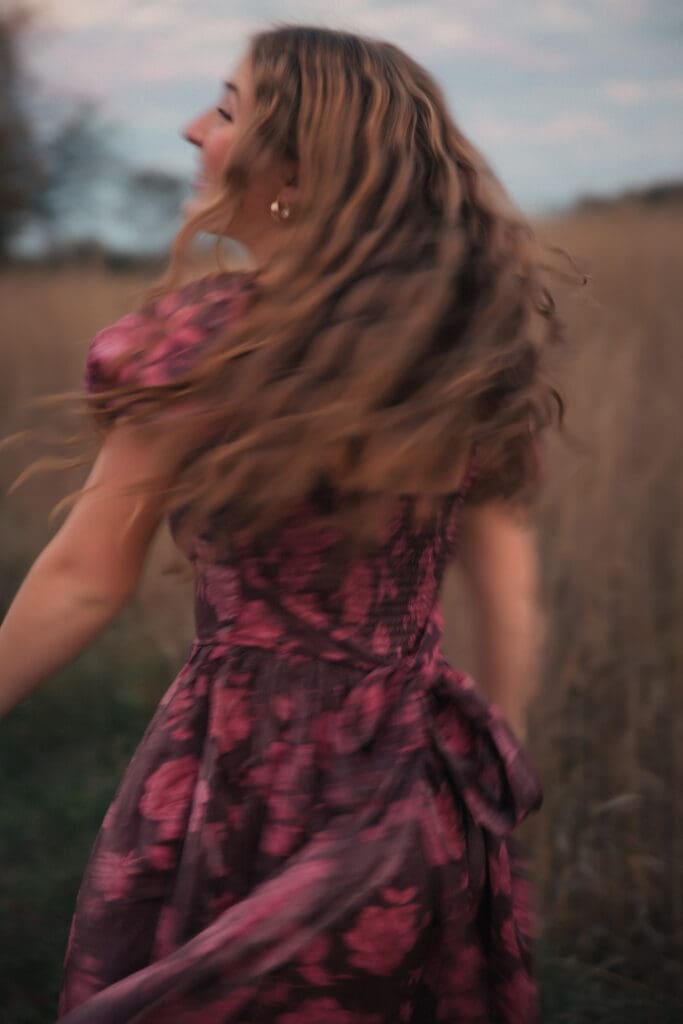 Senior photo ideas for girls with a natural outdoor portrait